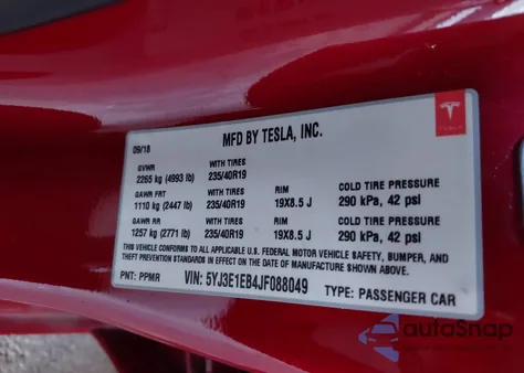 2018 Tesla Model 3 Long Range/Performance z USA, uszkodzony, nr VIN 5YJ3E1EB4JF088049